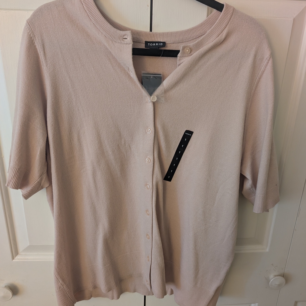 Size 🌸 TORRID ✨ Short-Sleeve Button-Front Top - Size1